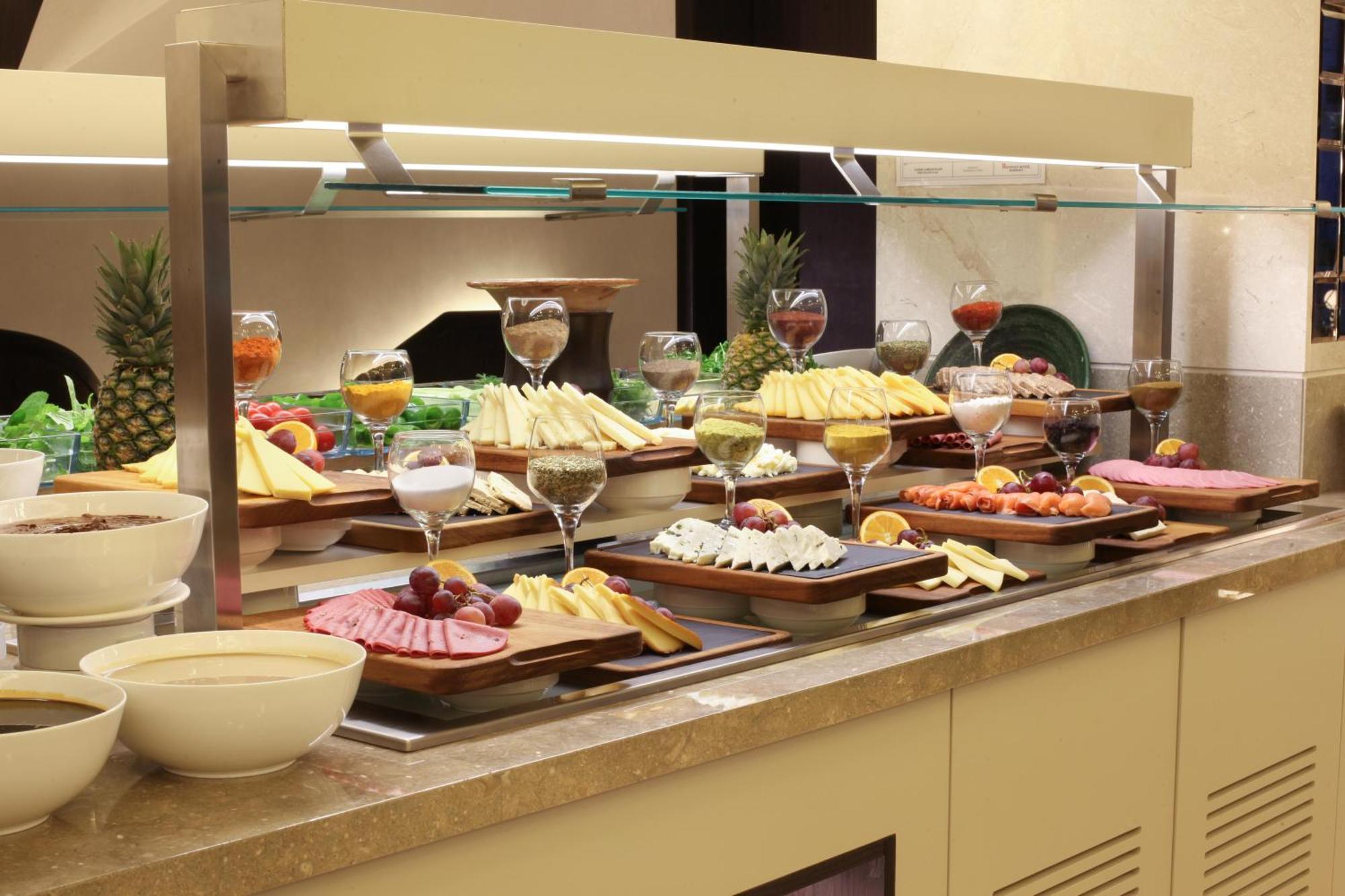 Bentley Hotel Bosphorus - Special Class Isztambul Kültér fotó A buffet