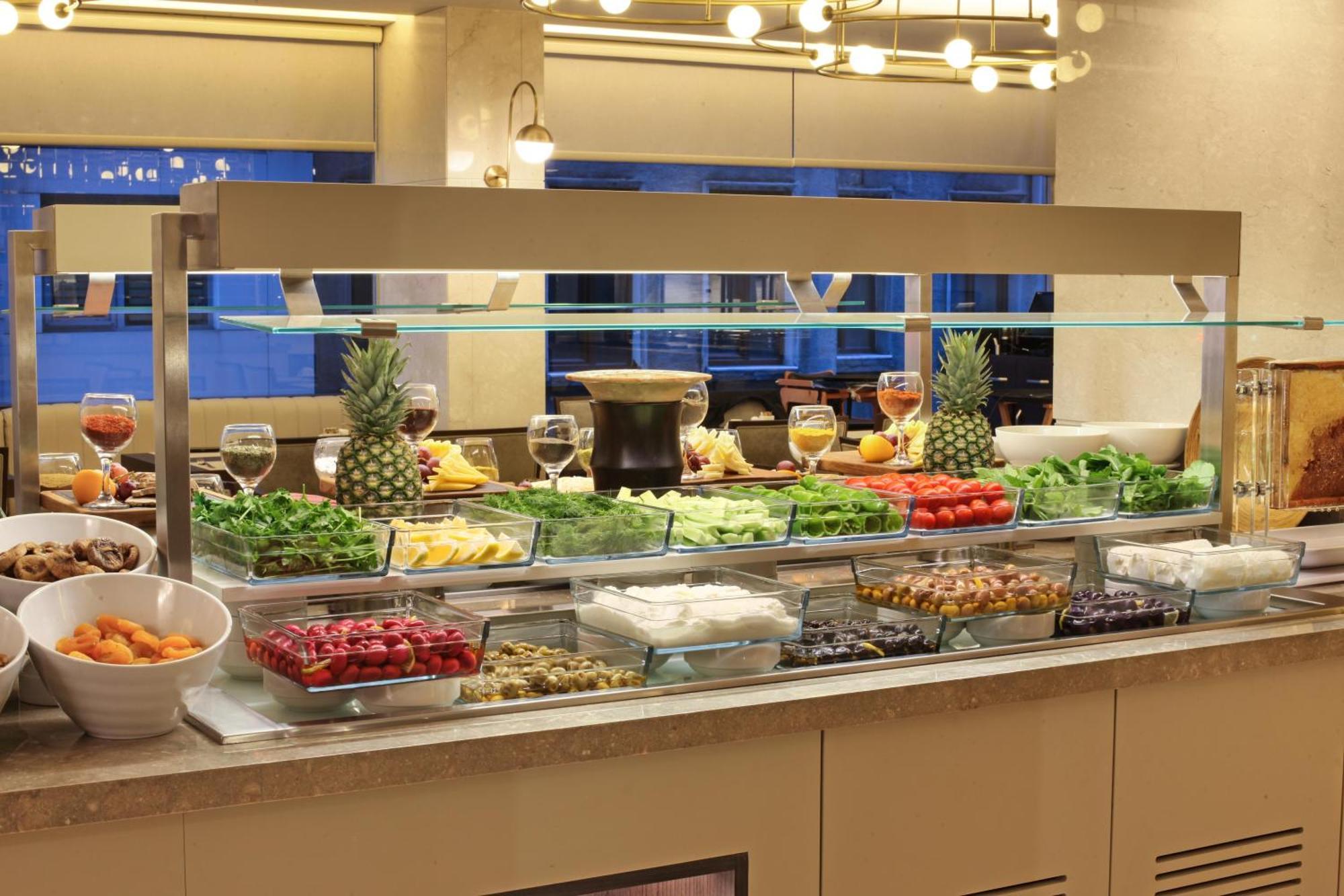 Bentley Hotel Bosphorus - Special Class Isztambul Kültér fotó A salad bar
