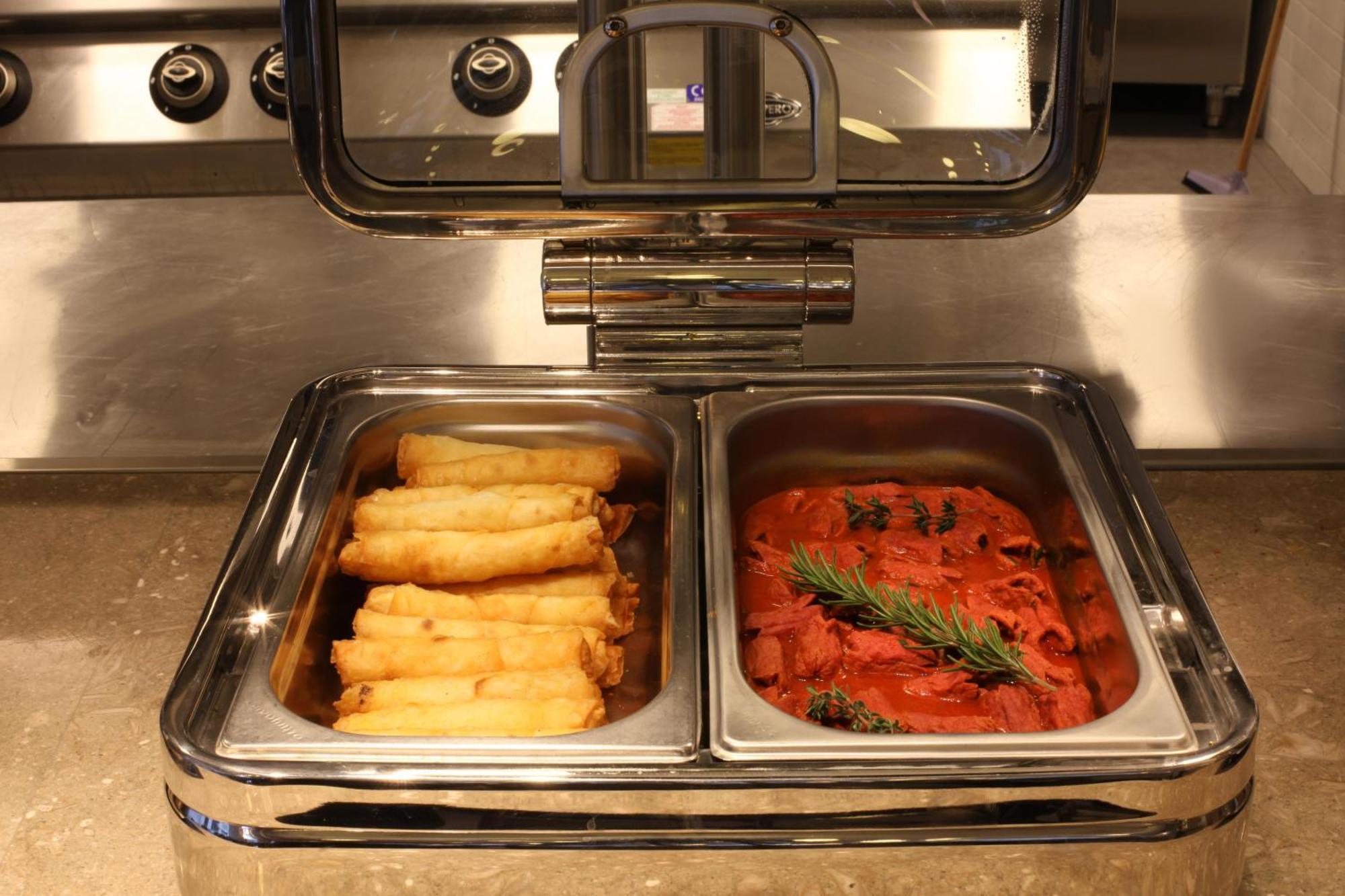 Bentley Hotel Bosphorus - Special Class Isztambul Kültér fotó A chafing dish