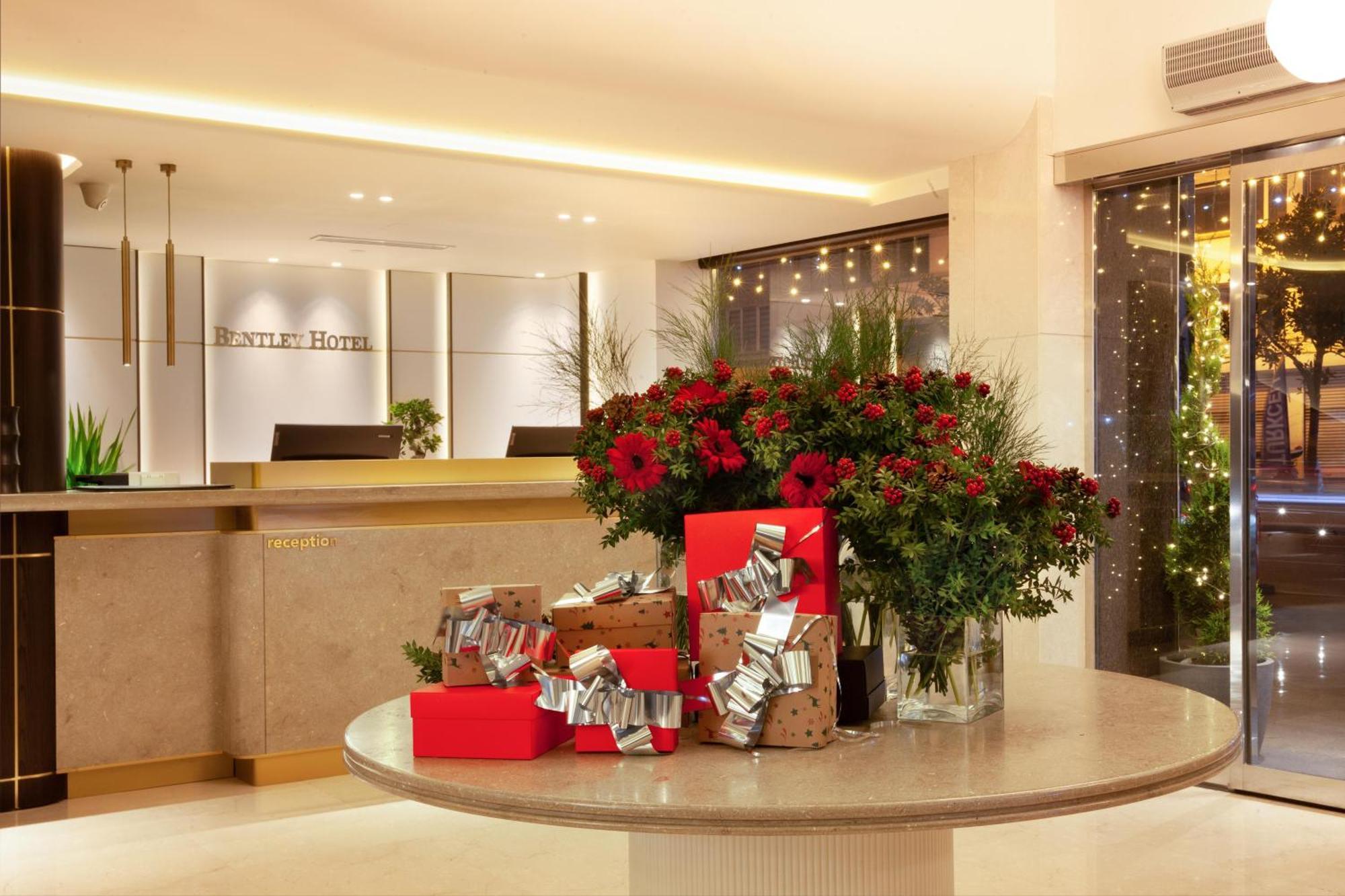 Bentley Hotel Bosphorus - Special Class Isztambul Kültér fotó The hotel's lobby