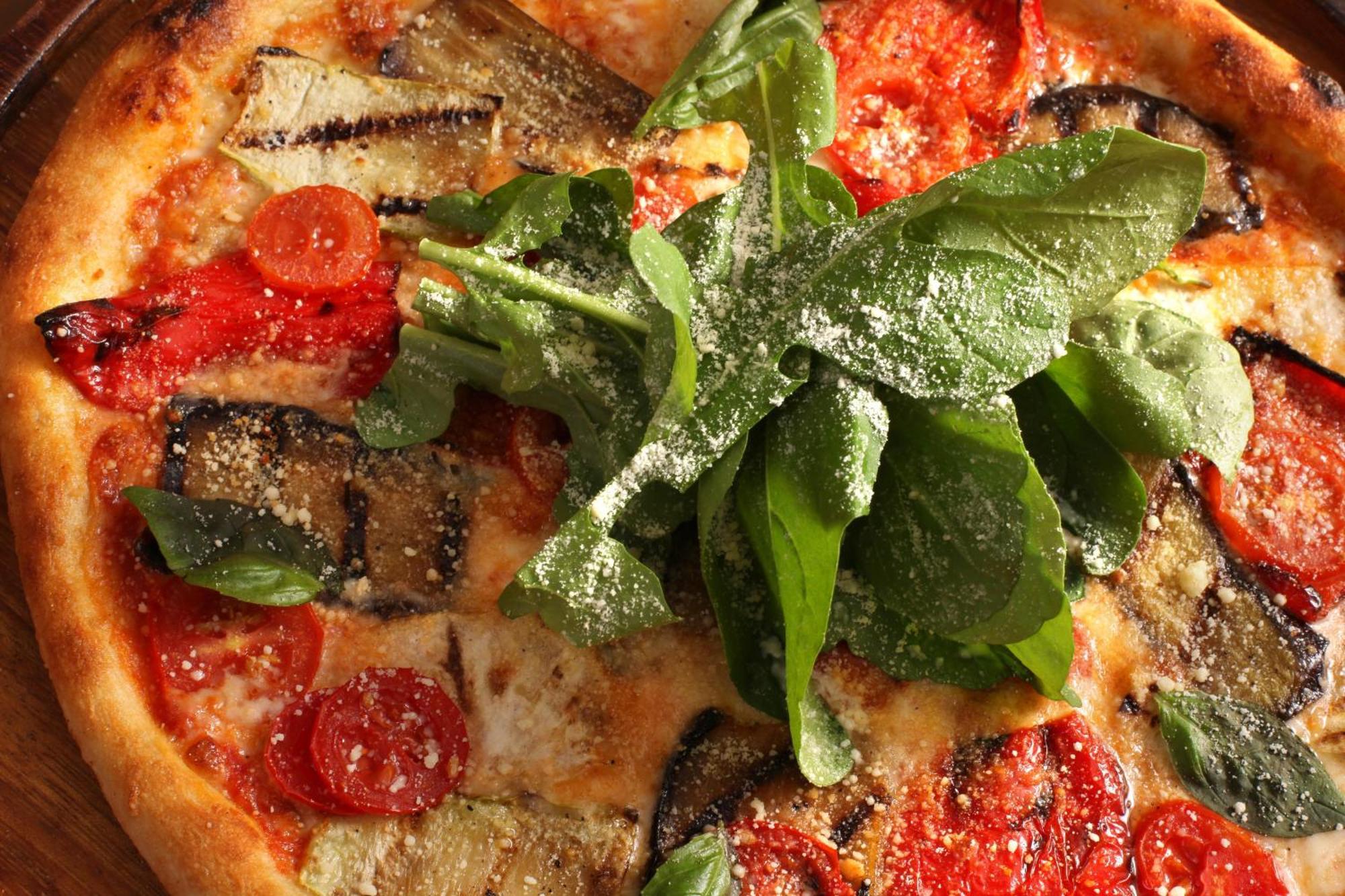 Bentley Hotel Bosphorus - Special Class Isztambul Kültér fotó Pizza with arugula