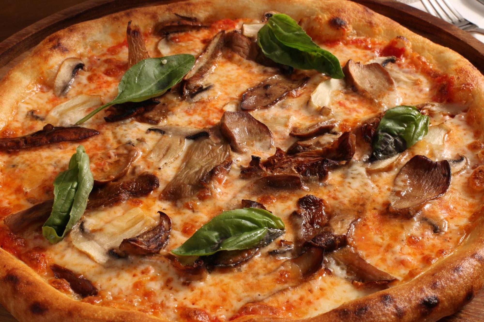 Bentley Hotel Bosphorus - Special Class Isztambul Kültér fotó Pizza with shiitake mushrooms