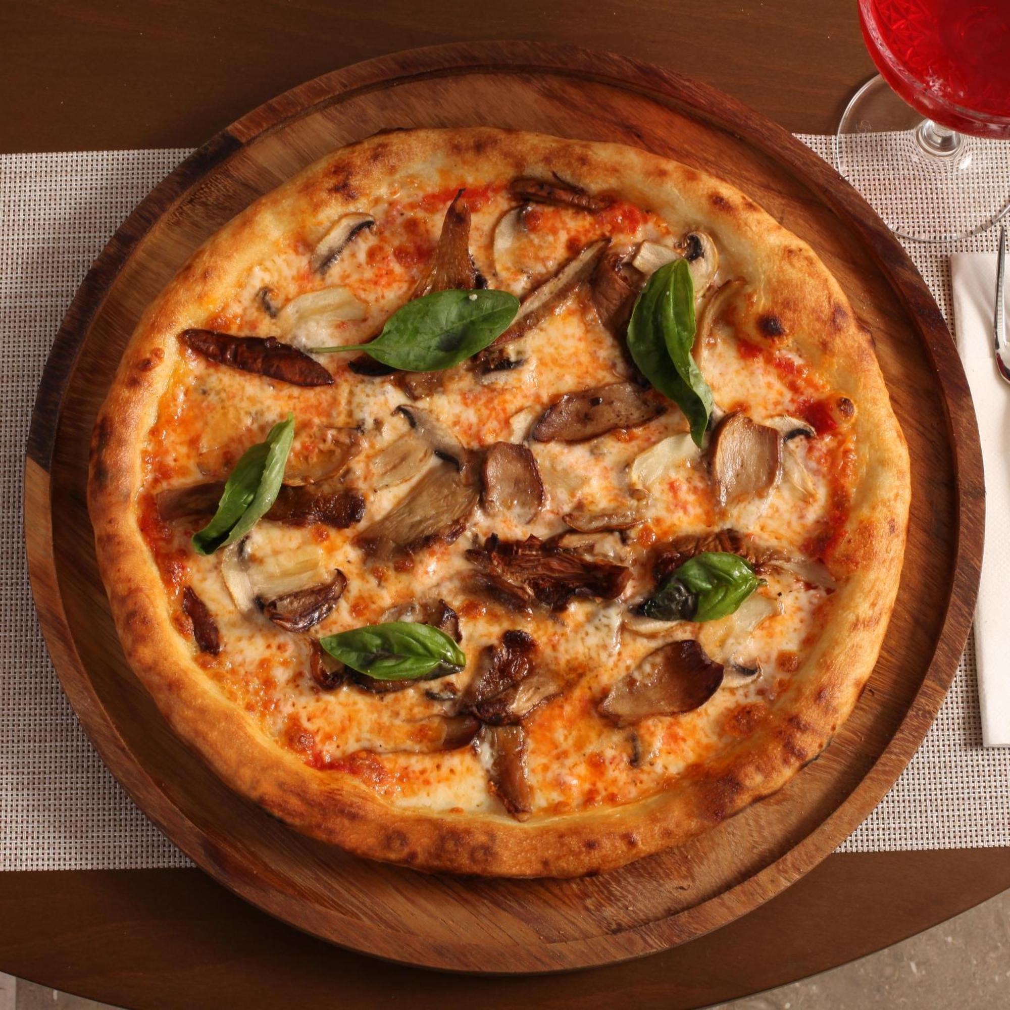 Bentley Hotel Bosphorus - Special Class Isztambul Kültér fotó Pizza with shiitake mushrooms